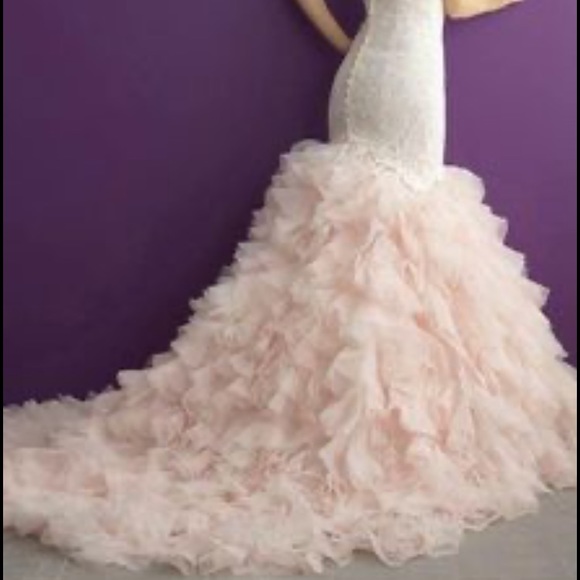 Brand new Allure Bridals wedding dress in style 2950. Size 8. Fits approx 128lbs - Picture 3 of 5